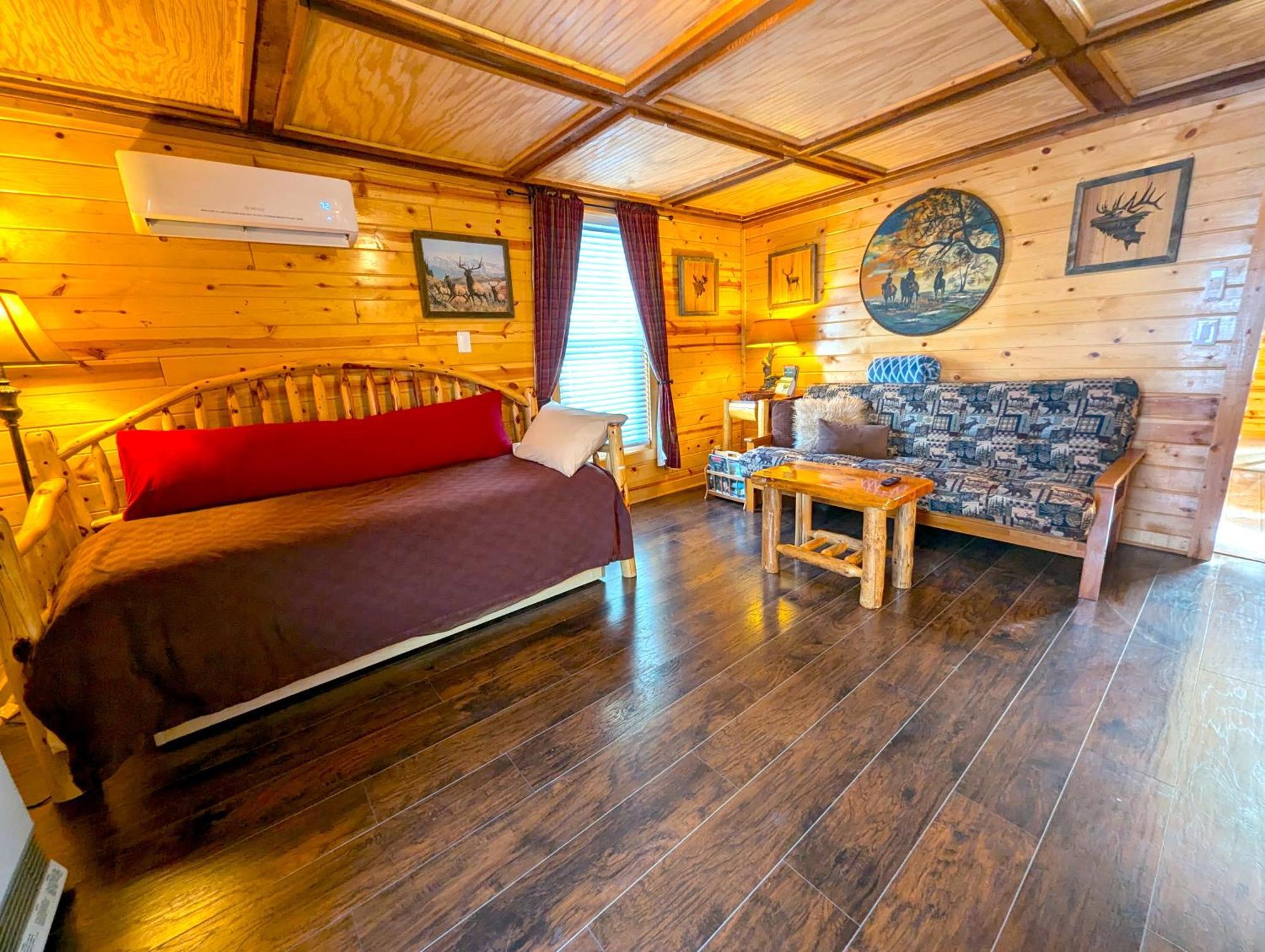 Yellowstone Treasure Guesthouses On The River Gardiner Exterior foto