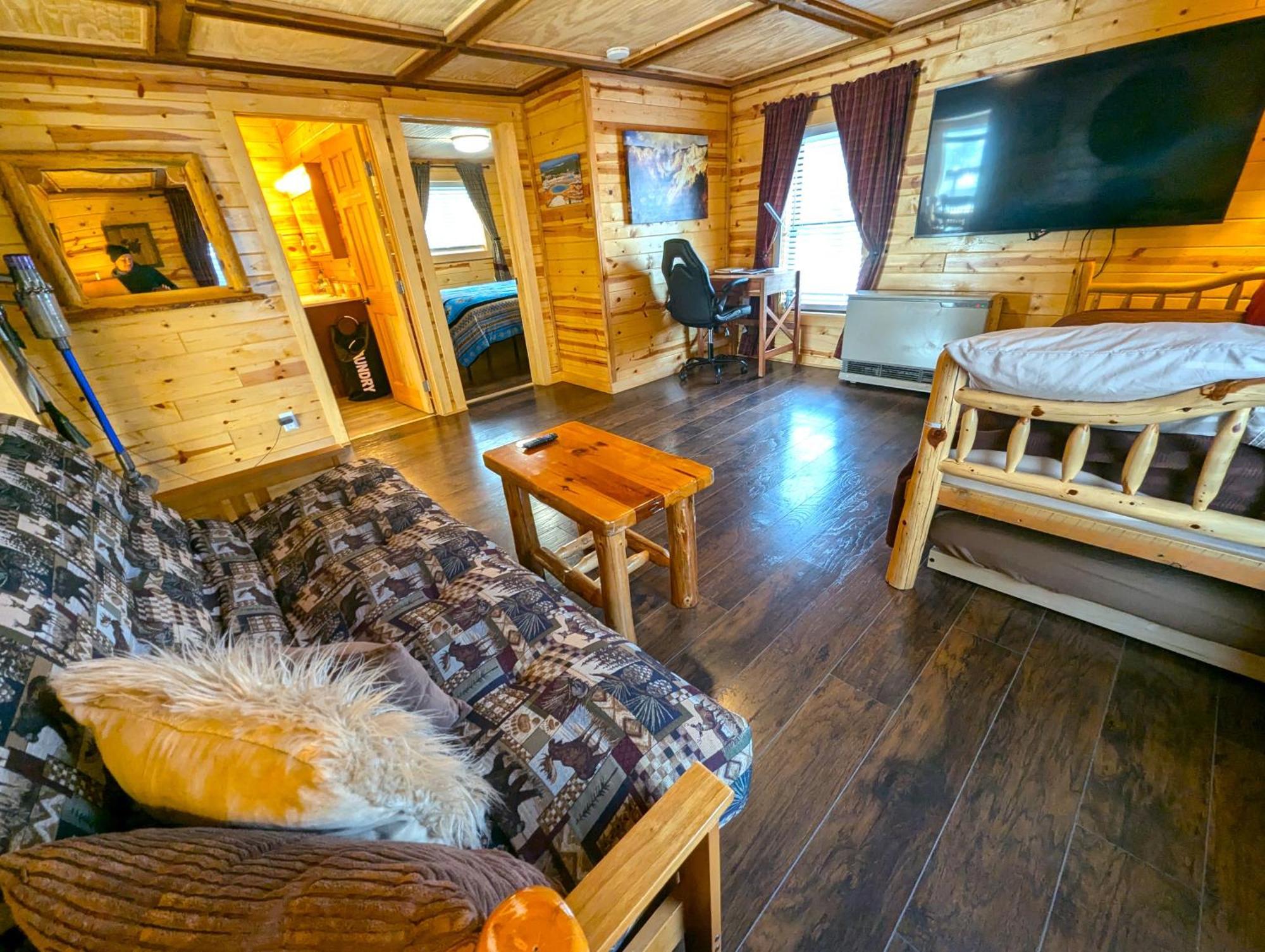Yellowstone Treasure Guesthouses On The River Gardiner Exterior foto