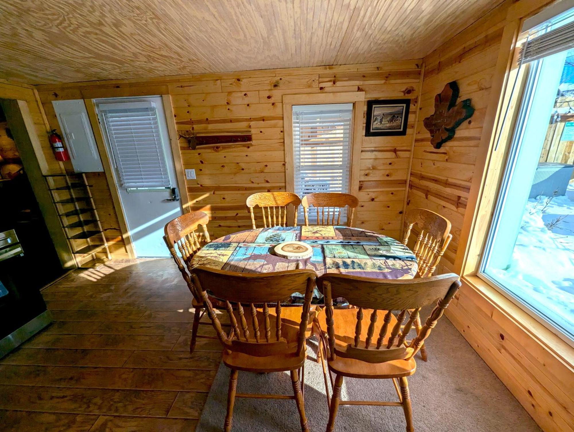 Yellowstone Treasure Guesthouses On The River Gardiner Exterior foto